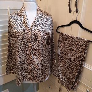 Tesoro Large 2 piece Cheetah Print Pajama Set 83% Polyester 17% Cotton